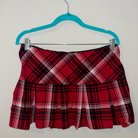 Red Plaid Pleated Mini Skirt - Picture 3 of 5